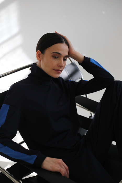 Костюм с широкими брюками и бадлоном