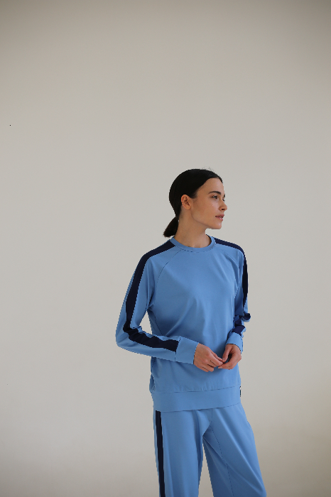 Костюм комбинированный с укороченными брюками, бадлоном и свитшотом