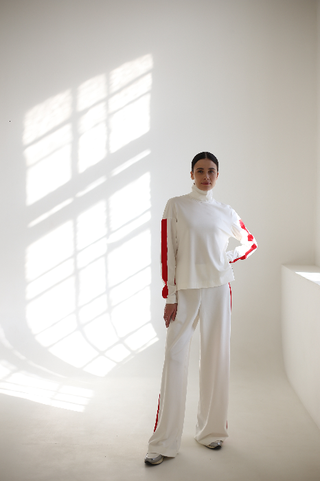 Костюм с широкими брюками и бадлоном