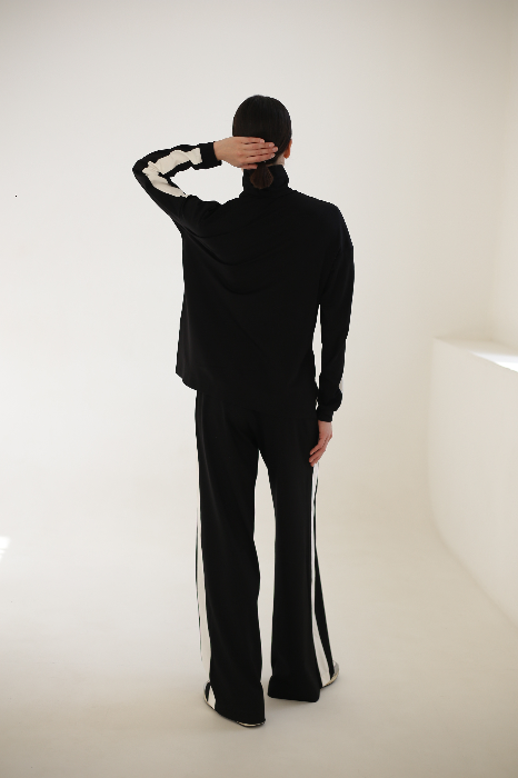 Костюм с широкими брюками и бадлоном