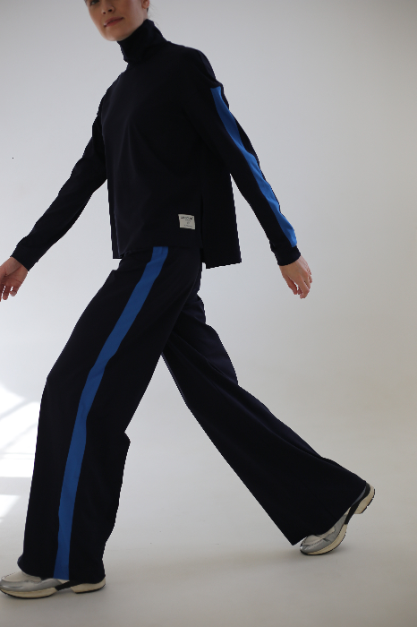 Костюм с широкими брюками и бадлоном