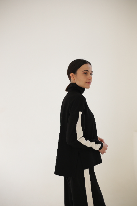 Костюм с широкими брюками и бадлоном