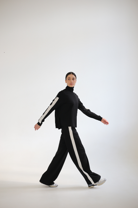 Костюм с широкими брюками и бадлоном