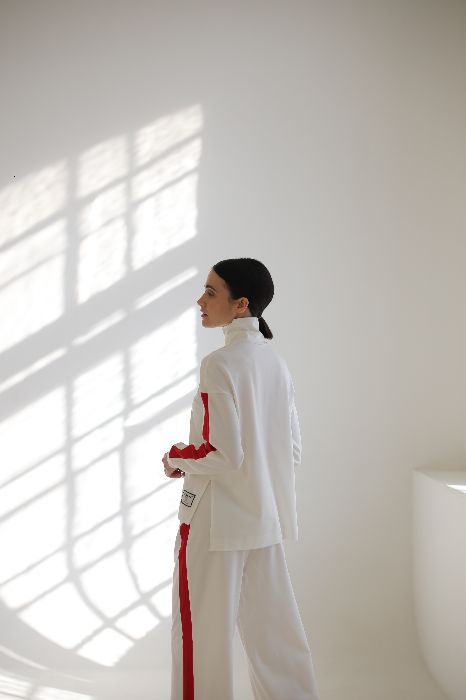 Костюм с широкими брюками и бадлоном