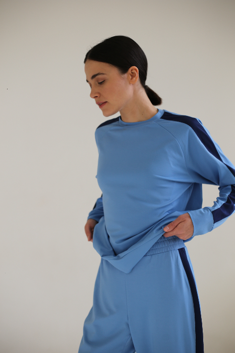 Костюм комбинированный с укороченными брюками, бадлоном и свитшотом