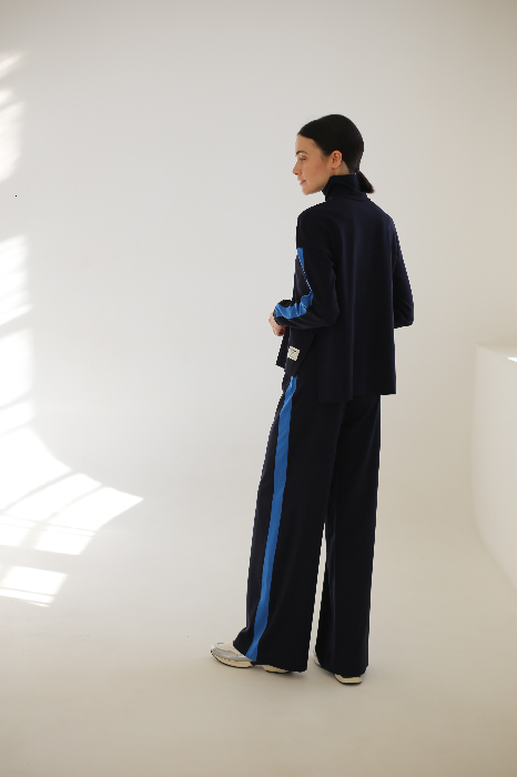 Костюм с широкими брюками и бадлоном