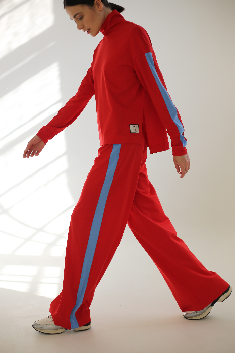 Костюм с широкими брюками и бадлоном