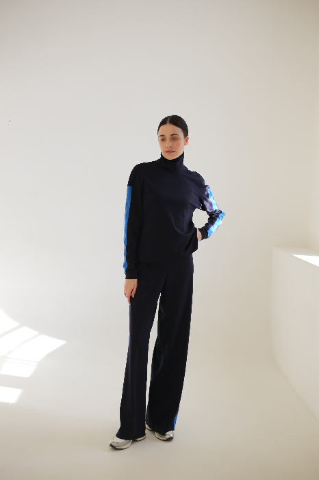 Костюм с широкими брюками и бадлоном