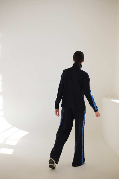 Костюм с широкими брюками и бадлоном