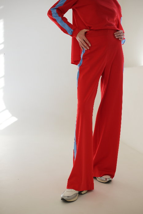 Костюм с широкими брюками и бадлоном