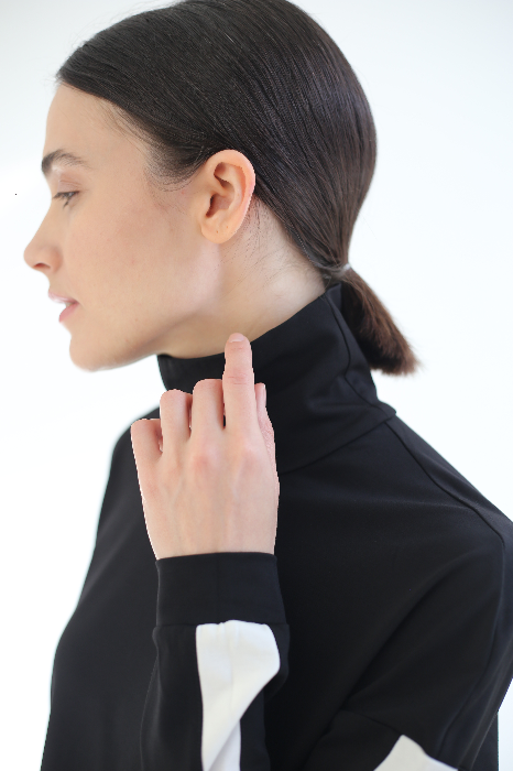 Костюм с широкими брюками и бадлоном