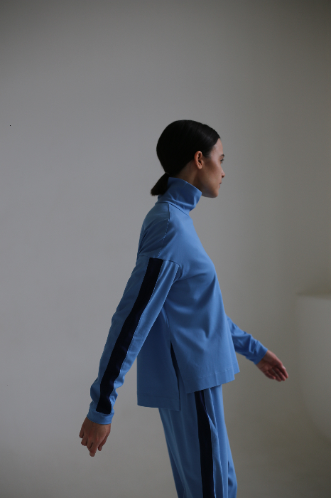 Костюм комбинированный с укороченными брюками, бадлоном и свитшотом