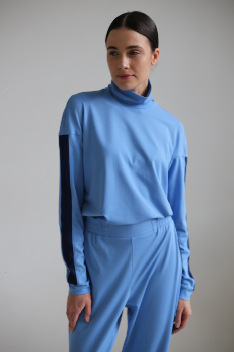 Костюм комбинированный с укороченными брюками, бадлоном и свитшотом