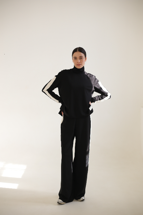 Костюм с широкими брюками и бадлоном