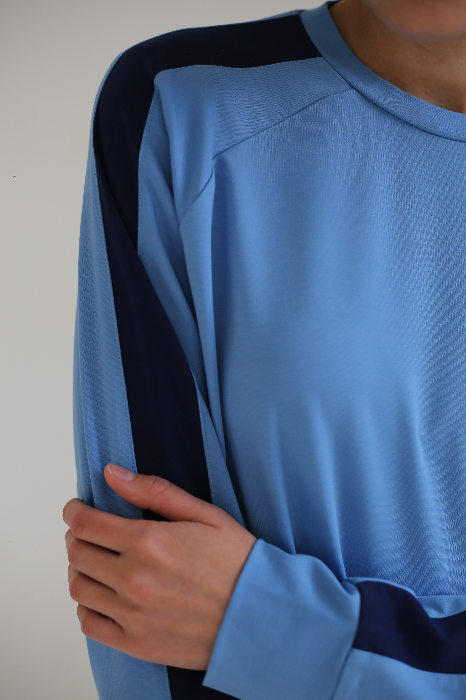 Костюм комбинированный с укороченными брюками, бадлоном и свитшотом