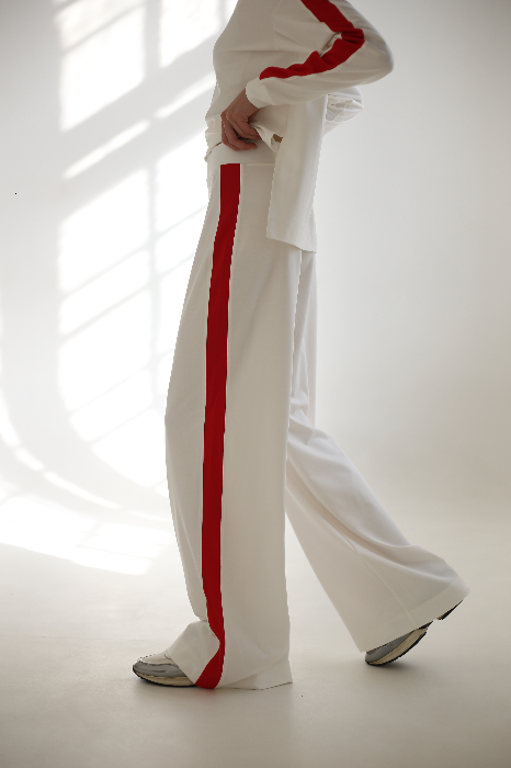 Костюм с широкими брюками и бадлоном